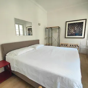 https://santandrea-charme-apartments.it-lombardy.com